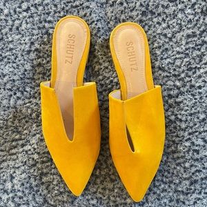 Schutz size 6 flats, good condition.
